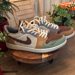 Nike Women's Multicolor Athletic Shoes